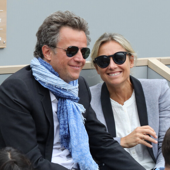 Anne-Sophie Lapix et son mari Arthur Sadoun dans les tribunes des internationaux de France de tennis de Roland Garros à Paris, France, le 9 juin 2019.