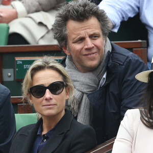 Anne-Sophie Lapix et son mari Arthur Sadoun dans les tribunes de la finale homme des internationaux de France de Roland Garros à Paris le 5 juin 2016