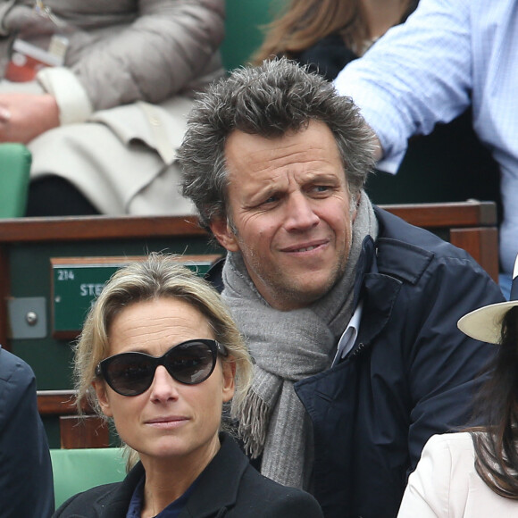 Anne-Sophie Lapix et son mari Arthur Sadoun dans les tribunes de la finale homme des internationaux de France de Roland Garros à Paris le 5 juin 2016