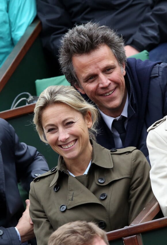 Anne-Sophie Lapix et son mari Arthur Sadoun dans les tribunes des internationaux de France de Roland Garros à Paris le 3 juin 2016