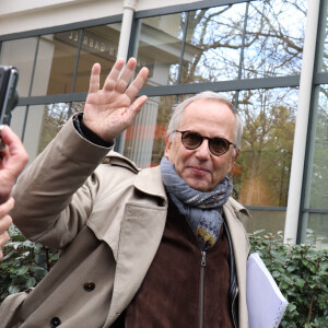 Fabrice Luchini - Arrivées des people à l'enregistrement de l'émission ' Vivement Dimanche ' au studio Gabriel à Paris le 13 novembre 2019.