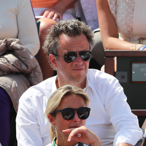 Anne-Sophie Lapix et son mari Arthur Sadoun dans les tribunes lors de la finale homme des Internationaux de Tennis de Roland-Garros à Paris le 11 juin 2017