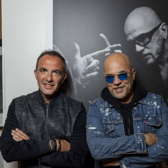 Exclusif - Nikos Aliagas, Pascal Obispo - Vernissage de l'exposition photographique de Nikos Aliagas "Regards Miroirs" à la Seine Musicale à Boulogne-Billancourt le 14 avril 2022. © Cyril Moreau/Bestimage