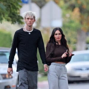 Exclusif - Machine Gun Kelly (MGK) va rencontrer la famille de Megan Fox lors d'une remise de prix à l'université à Sherman Oaks le 5 juin 2021.