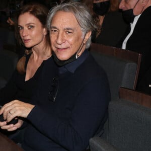 Exclusif - Richard Berry et sa femme Pascale Louange - People lors de la représentation du ballet de danse "Mosaïques" de J.Lestel à la Salle Pleyel à Paris. Le 16 février 2022 © Bertrand Rindoff Petroff / Bestimage 