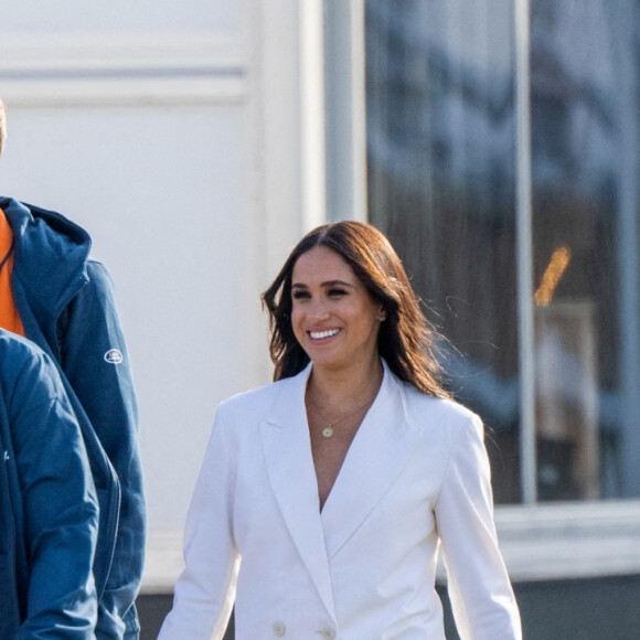 Le prince Harry et Meghan Markle assistent à une réception organisée par la ville de La Haye et le ministère néerlandais de la Défense, au Nations Home, la veille de l'ouverture des Invictus Games 2020 à Zuiderpark, La Haye, le 15 avril 2022. 