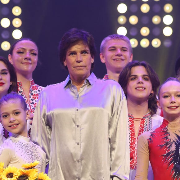 La princesse Stéphanie de Monaco assiste, avec ses filles et ses neveux, à la représentation des élèves de l'école du cirque de Kiev au Festival du cirque de Monte-Carlo, le 16 avril 2022. 