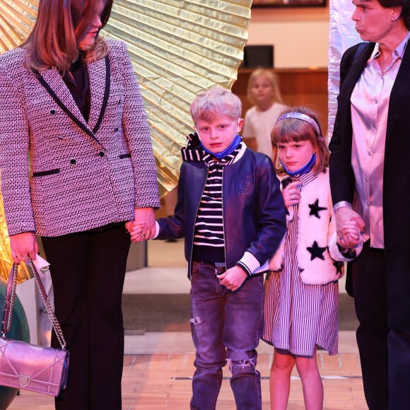 Camille Gottlieb, Le prince Jacques de Monaco, marquis des Baux, La princesse Gabriella de Monaco, comtesse de Carladès, La princesse Stéphanie de Monaco - La princesse Stéphanie de Monaco assiste, avec ses filles et ses neveux, à la représentation des élèves de l'école du cirque de Kiev au Festival du cirque de Monte-Carlo, le 16 avril 2022. 