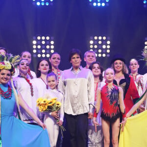 La princesse Stéphanie de Monaco assiste, avec ses filles et ses neveux, à la représentation des élèves de l'école du cirque de Kiev au Festival du cirque de Monte-Carlo, le 16 avril 2022. 