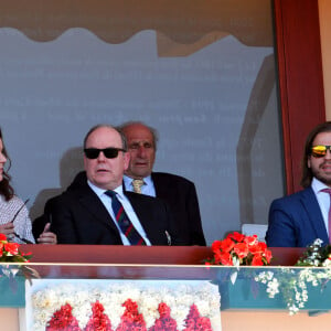 Mélanie de Massy, le prince Albert II de Monaco et Georg Festetics durant la finale du Monte-Carlo Rolex Masters 2022 à Roquebrune Cap Martin, le 17 avril 2022. Le grec Stefanos Tsisipas a remporté pour la seconde fois le tournoi en battant l'espagnol Alejandro Davidovich Fokina en 2 sets (6-3, 7-6). © Bruno Bebert / Bestimage 