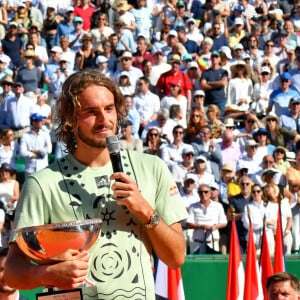 Le prince Albert II de Monaco, Stefanos Tsisipas et Mélanie de Massy durant la finale du Monte-Carlo Rolex Masters 2022 à Roquebrune Cap Martin, le 17 avril 2022. Le grec Stefanos Tsisipas a remporté pour la seconde fois le tournoi en battant l'espagnol Alejandro Davidovich Fokina en 2 sets (6-3, 7-6). © Bruno Bebert / Bestimage 