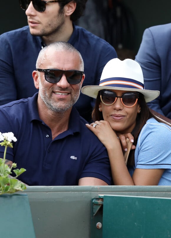 Amel Bent et son mari Patrick Antonelli dans les tribunes des internationaux de tennis de Roland Garros à Paris. © Dominique Jacovides - Cyril Moreau/Bestimage 
