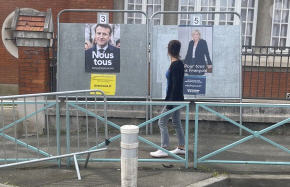 Illustration second tour des élections présidentielles 2022 : Duel Emmanuel Macron - Marine Le Pen - Deuil-la-Barre le 18 avril 2022