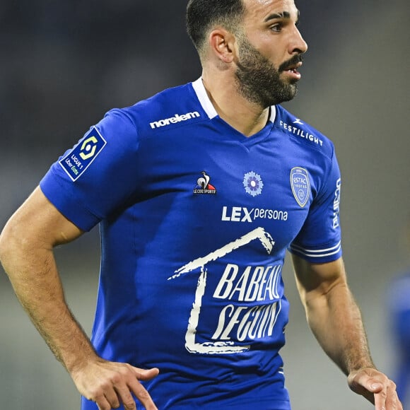 Adil Rami - Match de football en ligue 1 Uber Eats : Lens gagne 4-0 face à Troyes à domicile au Stade Bollaert-Delelis le 5 novembre 2021. © JB Autissier / Panoramic / Bestimage