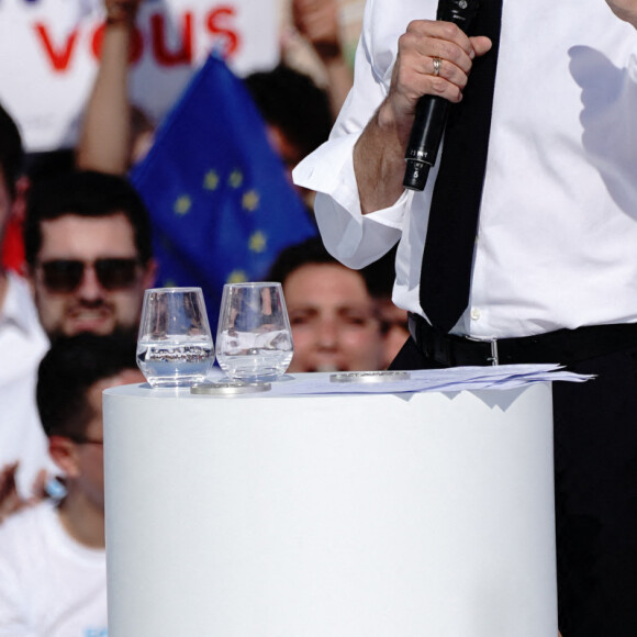 Emmanuel Macron, président de la République Française, candidat de La République En Marche (LREM) en lice pour le deuxième tour de l'élection présidentielle, en meeting dans le quartier du Pharo à Marseille, le 16 avril 2022.