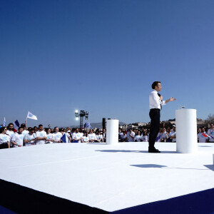 Emmanuel Macron, président de la République Française, candidat de La République En Marche (LREM) en lice pour le deuxième tour de l'élection présidentielle, en meeting dans le quartier du Pharo à Marseille, le 16 avril 2022.