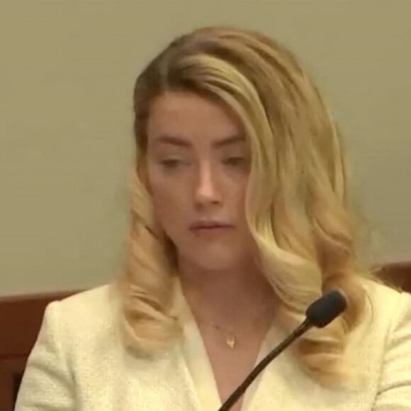 Amber Heard lors de son procès contre Johnny Depp à Los Angeles. Johnny Depp demande 50 millions de dollars de réparation suite à une interview d'Amber Heard dans le Washington Post, qui lui aurait été très préjudiciable professionnellement. Los Angeles, le 20 avril 2022. 