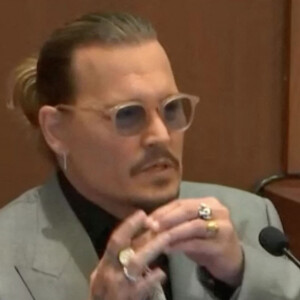 Johnny Depp lors de son procès contre Amber Heard à Los Angeles. Johnny Depp demande 50 millions de dollars de réparation suite à une interview d'Amber Heard dans le Washington Post, qui lui aurait été très préjudiciable professionnellement. Los Angeles, le 20 avril 2022. 