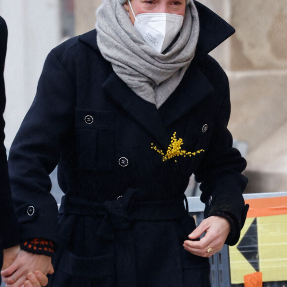 Vicky Krieps - Arrivées aux obsèques (bénédiction) de Gaspard Ulliel en l'église Saint-Eustache à Paris. Le 27 janvier 2022 © Jacovides-Moreau / Bestimage 