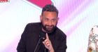 Cyril Hanouna se moque de lui-même en découvrant des images de lui plus jeune en pleine prestation vocale
