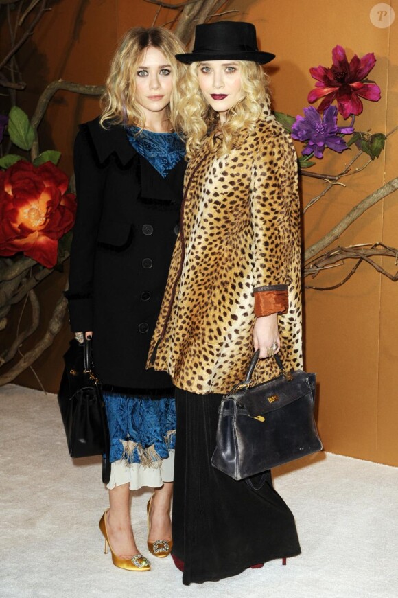 Ashley et Mary-Kate Olsen, lors d'une soirée au Musée d'Art Modern à New York
