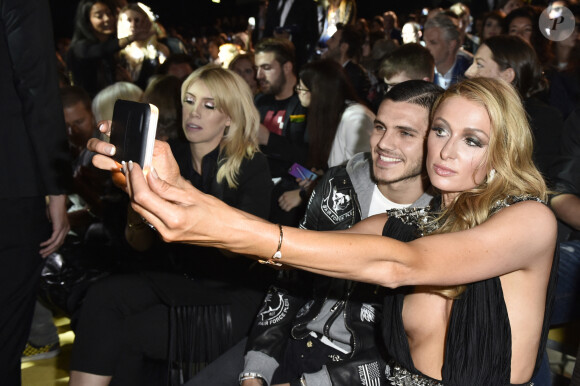 Wanda Nara, Mauro Icardi, Paris Hilton - People au défilé de mode hommes Philipp Plein collection prêt-à-porter Printemps-Eté 2017 à Milan, le 18 juin 2016.