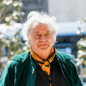 Hervé Vilard (René Villard) - Arrivées aux obsèques de l'humoriste et comédien Claude Véga en l'église Notre-Dame-de-Lorette à Paris. © Christophe Clovis/Bestimage
