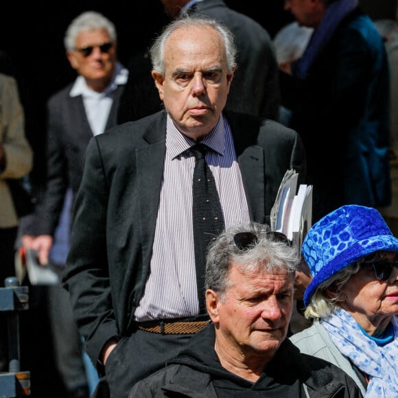 Frédéric Mitterrand - Sorties aux obsèques de l'humoriste et comédien Claude Véga en l'église Notre-Dame-de-Lorette à Paris, France, le 22 avril 2022.