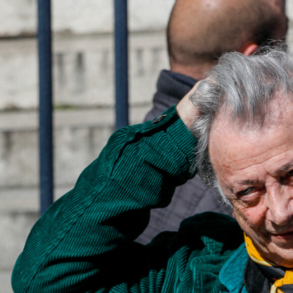 Hervé Vilard (René Villard) - Sorties aux obsèques de l'humoriste et comédien Claude Véga en l'église Notre-Dame-de-Lorette à Paris, France, le 22 avril 2022.