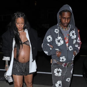 Rihanna enceinte et son compagnon ASAP Rocky arrivent au restaurant Giorgio Baldi pour un dîner de baby shower avec sa famille et ses amis à Santa Monica, Los Angeles, Californie, Etats-Unis