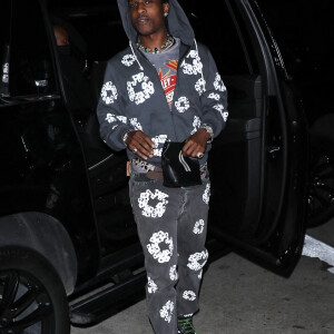 Rihanna enceinte et son compagnon ASAP Rocky arrivent au restaurant Giorgio Baldi pour un dîner de baby shower avec sa famille et ses amis à Santa Monica, Los Angeles, Californie, Etats-Unis, le 23 avril 2022.