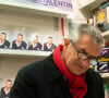 Jean Lassalle, candidat aux élections présidentielles, dédicace son livre "La France Authentique" à la librairie Valentin à Paris, le 31 mars 2022