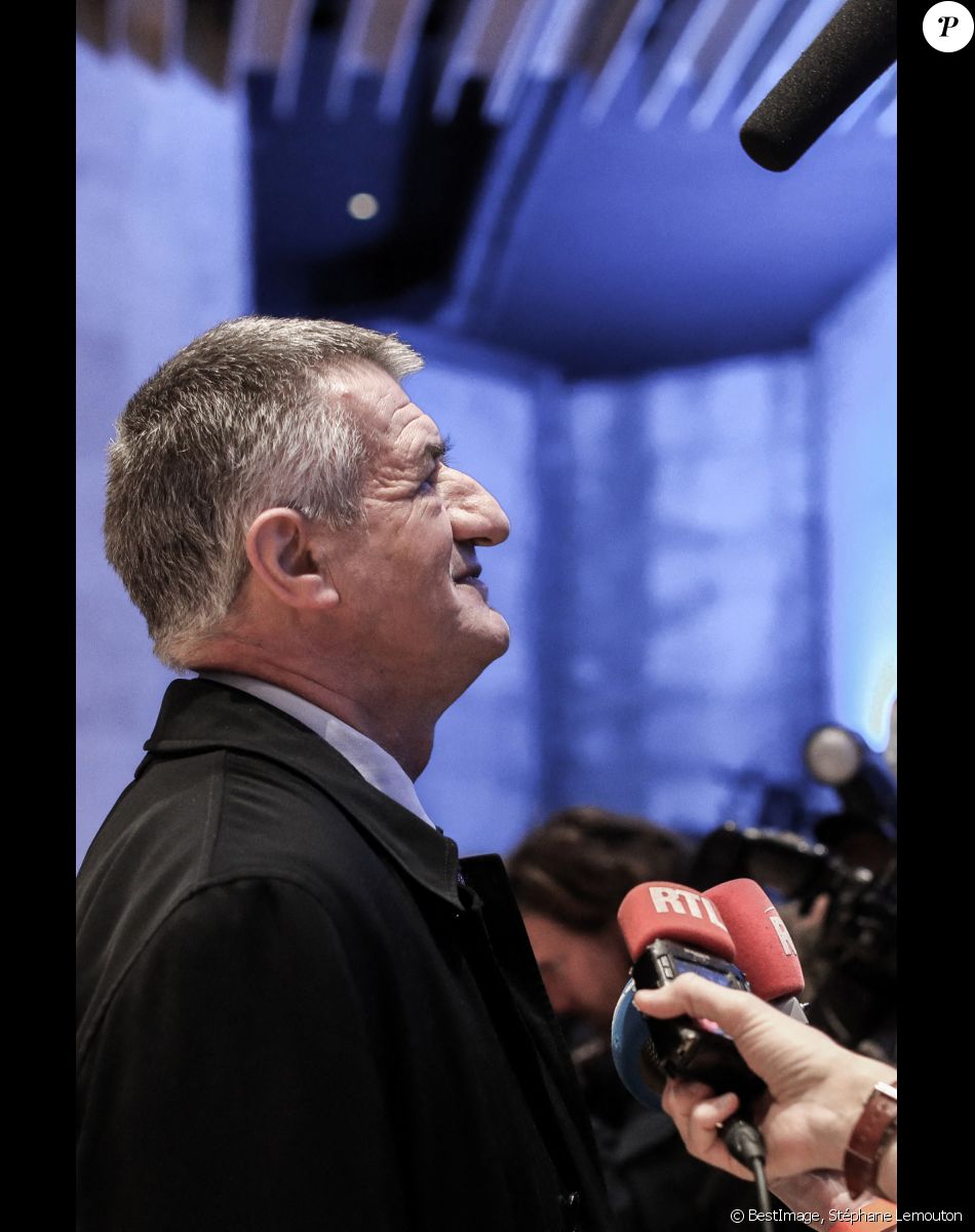 Jean Lassalle, candidat à la présidentielle, du parti "Résistons !" - Arrivées au dîner du CRIF (Conseil Représentatif des Institutions juives de France) au Carrousel du Louvre à Paris. Le 24 février 2022