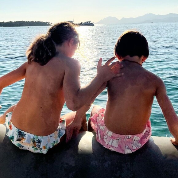 Alessandra Sublet partage une photo de ses enfants Alphonse et Charlie, le 26 octobre 2021, sur Instagram