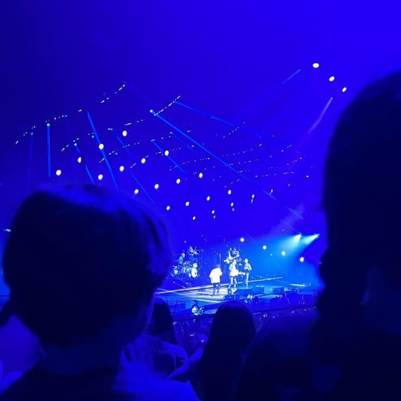 Charlie et Alphonse, les enfants d'Alessandra Sublet, à leur premier concert