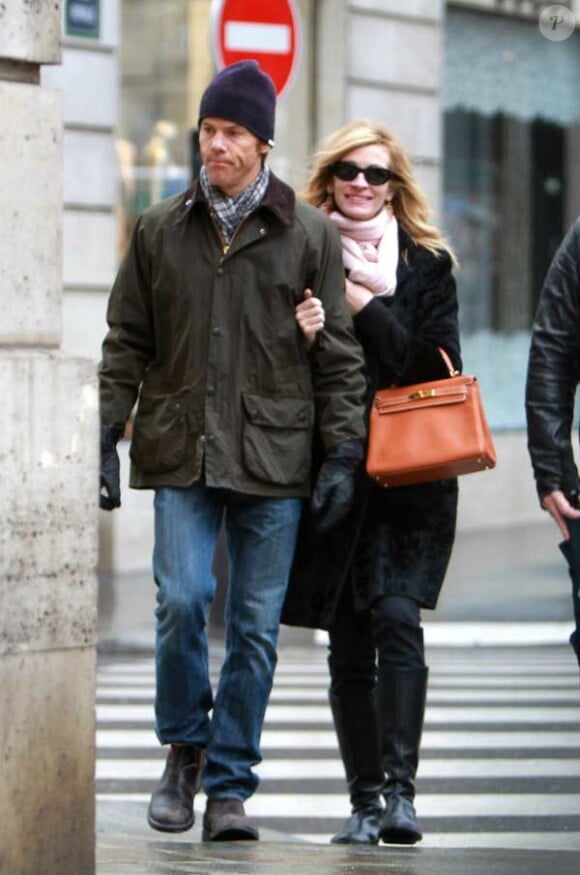 Julia et Danny lors de leur tendre escapade à Paris