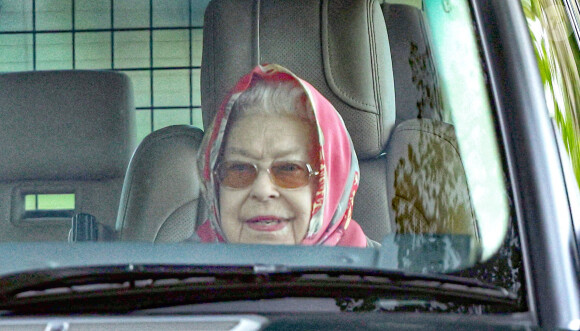 La reine Elisabeth II d'Angleterre aperçue en voiture à Sandringham, quelques jours après son 96 ème anniversaire, le 25 avril 2022.