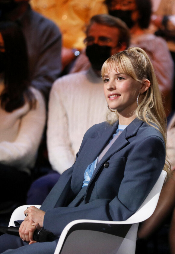 Exclusif - La chanteuse Angele - Enregistrement de l'émission "Le grand échiquier" à Paris, présentée par C.Chazal, et diffusée le 20 décembre sur France 3. Le 25 Novembre 2021 © Dominique Jacovides / Bestimage