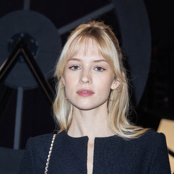 La chanteuse Angele - Photocall du 2ème défilé de mode Haute-Couture 2022 "Chanel" au Grand Palais Ephémère à Paris. Le 25 janvier 2022 © Olivier Borde / Bestimage