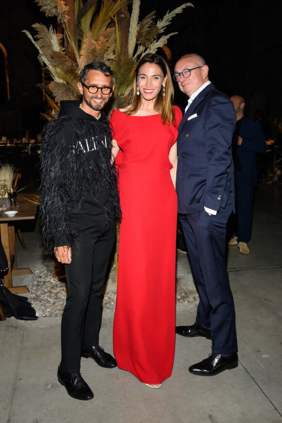 Simone Marchetti, directeur éditorial de Vanity Fair Europe, la photographe Veronica Gaido, l'architecte Piero Lissoni - Les célébrités au dîner "Valentino" lors de la 59ème Biennale de Venise, le 22 avril 2022. 