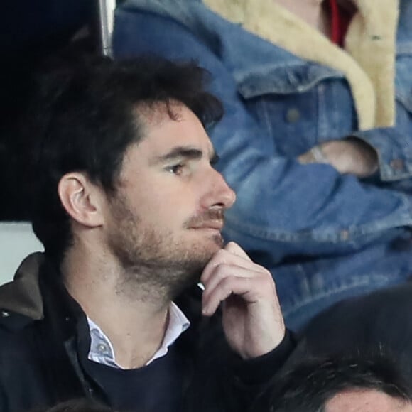 Jean-Luc Reichmann et sa femme Nathalie dans les tribunes du match de football de Ligue 1 PSG - Monaco au Parc des Princes à Paris, le 15 avril 2018.