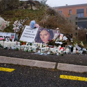 Des gendarmes faisant de nouvelles recherches à Cagnac-les-Mines. Ils sont à la recherche d'un indice sur la disparition de l'infirmière Delphine Jubillar qui remonte à décembre 2020 - le 18 janvier 2022