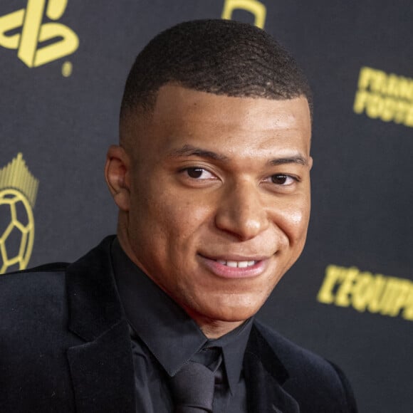 Kylian Mbappé - Photocall de la cérémonie du Ballon d'Or au Théâtre du Châtelet. © Cyril Moreau/Bestimage