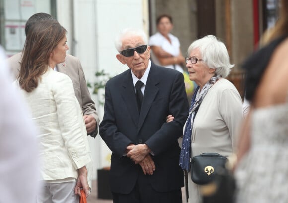 L'ancien ministre Bernard Pons et son épouse - Funerailles de leur fille Valerie Pons en l'eglise Saint-Roch a Montpellier le 26 juillet 2013.