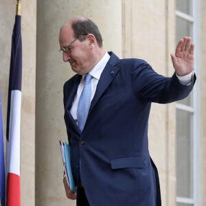 Le premier ministre, Jeann Castex à la sortie du conseil des ministres, au palais de l'Elysée, à Paris, France, le 28 avril 2022