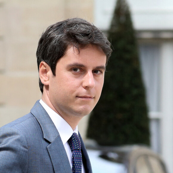 Gabriel Attal, Porte-parole du Gouvernement à la sortie du conseil des ministres, au palais de l'Elysée, à Paris, France, le 28 avril 2022.