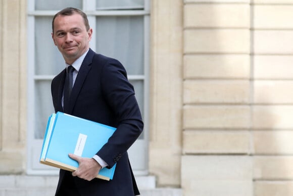 Olivier Dussopt, ministre délégué en charge des comptes publics à la sortie du conseil des ministres, au palais de l'Elysée, à Paris, France, le 28 avril 2022.