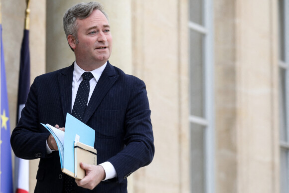 Jean-Baptiste Lemoyne, ministre délégué auprès du ministère de l'Europe et des Affaires étrangères à la sortie du conseil des ministres, au palais de l'Elysée, à Paris, France, le 28 avril 2022.