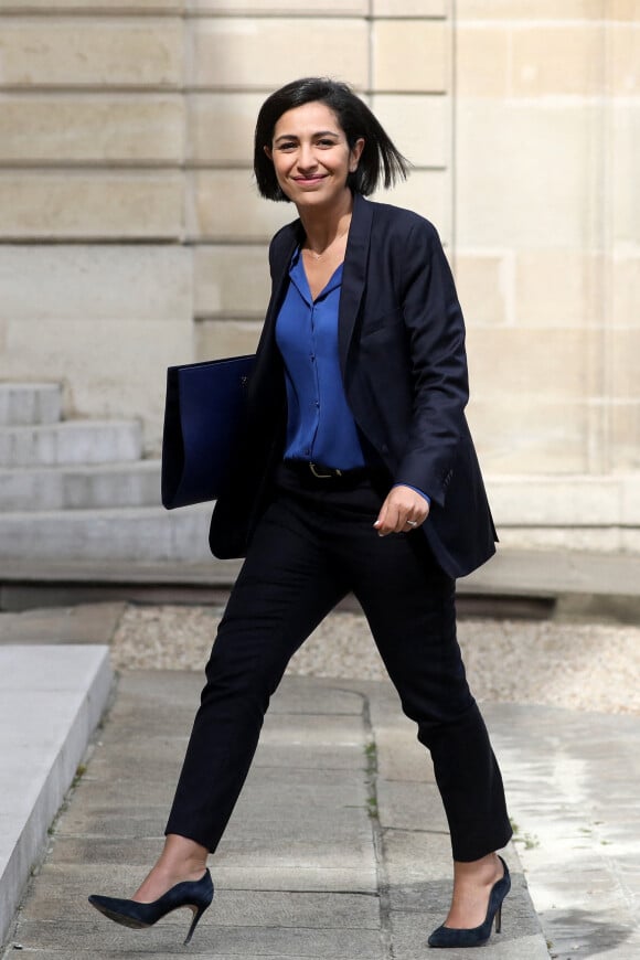 Sarah El Hairy secrétaire d'état chargée de la Jeunesse et de l'Engagement à la sortie du conseil des ministres, au palais de l'Elysée, à Paris, France, le 28 avril 2022.