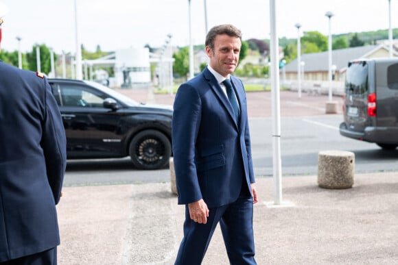 Le président Emmanuel Macron et sa femme vont à l'hôpital d'Instruction des Armées Percy pour rencontrer des soldats blessés lors d'opérations extérieures et des soignants à Clamart, près de Paris